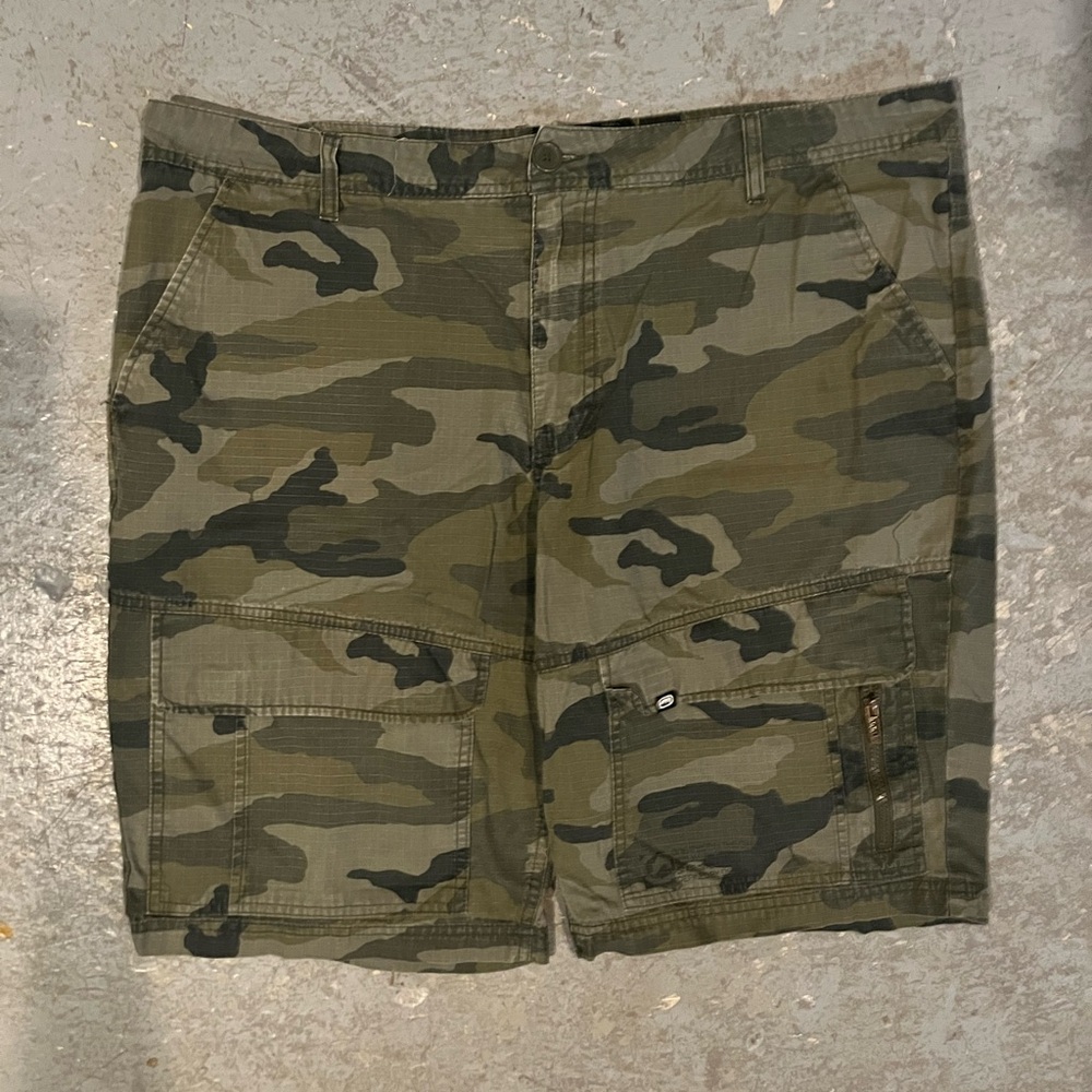 Eckö unltd. camo cargo shorts